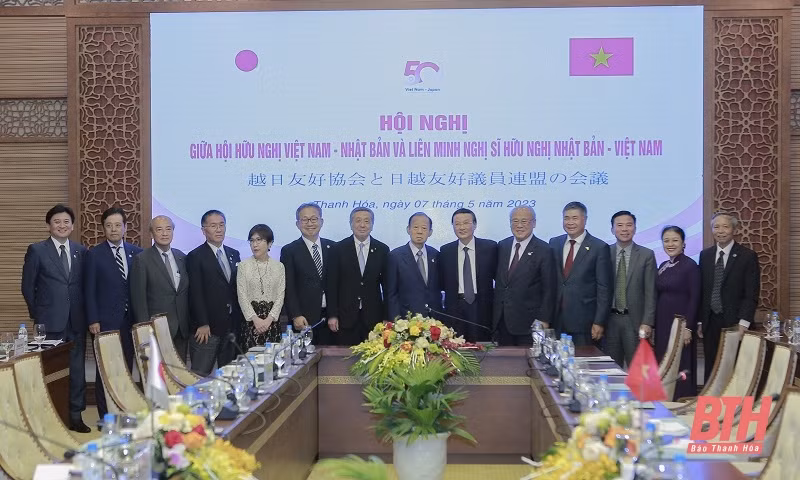 Des députés lors de la conférence. Photo : baothanhhoa.vn