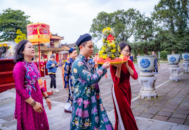 La procession rituelle « Dang Tiên Huong Xuân ». Photo : toquoc.vn