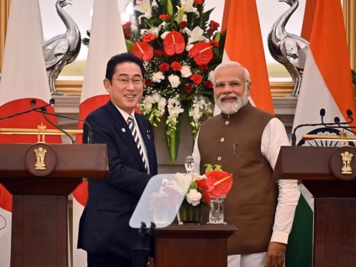 Le Premier ministre japonais, Kishida Fumio (à gauche), et le Premier ministre indien, Narendra Modi, lors d'une conférence de presse conjointe à New Delhi le 20 mars. Photo : ANI.