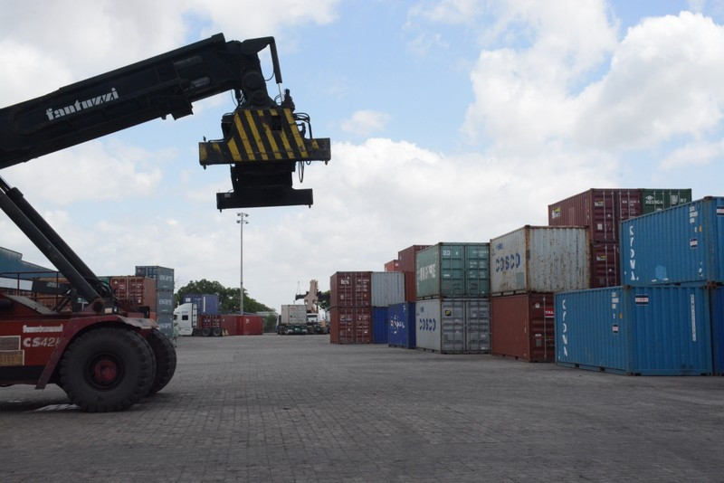 Le déchargement de marchandises au port de Tân Cang - Cai Cui, dans la ville de Cân Tho. Photo : NDEL.