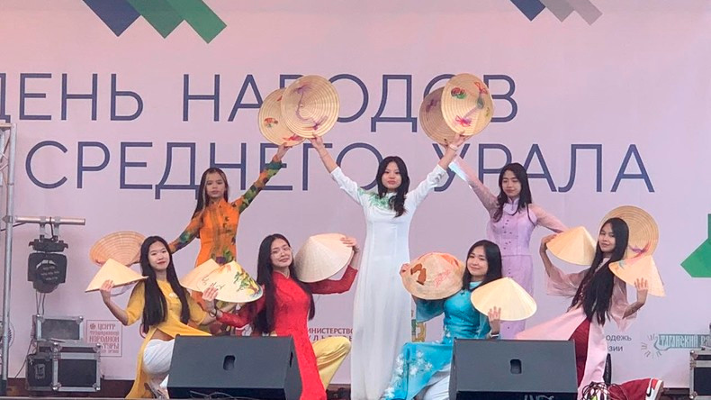 Un spectacle d'étudiants et d'enfants de la communauté vietnamienne à Ekaterinbourg. Photo : NDEL.