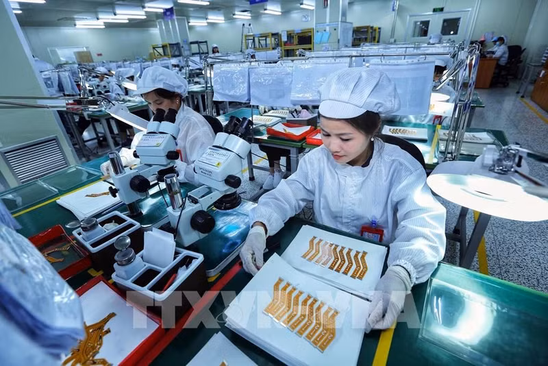Dans une société sud-coréenne située dans la zone industrielle de Yên Phong, province de Bac Ninh. Photo : VNA.