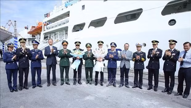 Cérémonie d'accueil du navire-école des Garde-côtes sud-coréens (KCG) BADARO au port de Hai Phong. Photo : VNA. 
