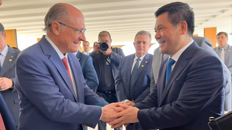 Le ministre Nguyên Hông Diên rencontre Geraldo Alckmin, vice-président et ministre du Développement, du Commerce, de l'Industrie et des Services du Brésil. Photo : congthuong.vn