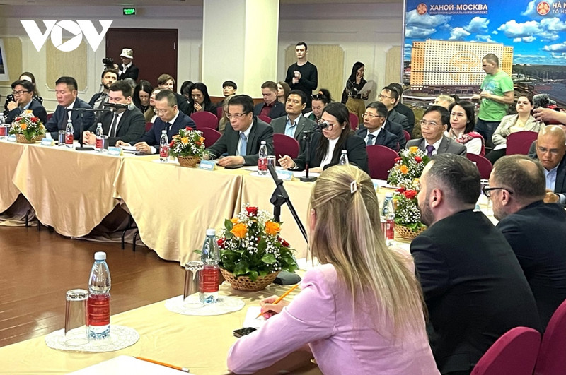 Séminaire visant à trouver des moyens de lever les obstacles à la coopération économique et commerciale entre le Vietnam et la Russie. Photo : VOV.