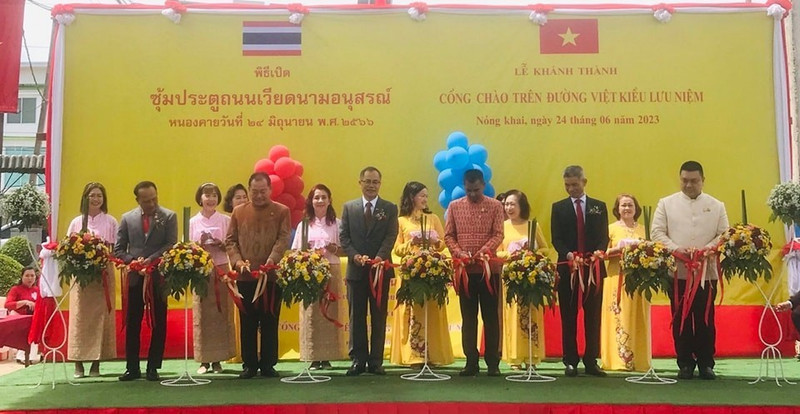 Cérémonie d'inauguration de porte de bienvenue sur la route de souvenir des Viêt kiêu dans la province de Nong Khai. Photo: baoquocte.vn