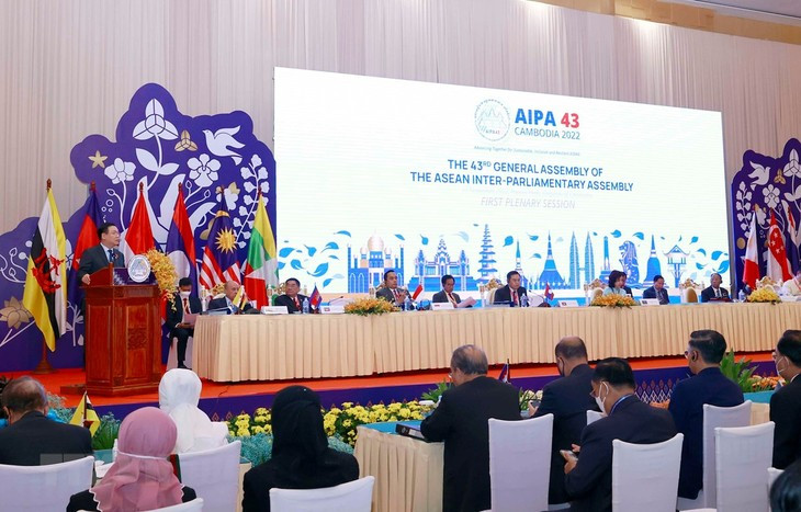 Le Président de l'Assemblée nationale Vuong Dinh Huê lors de la première session plénière de l'AIPA-43 le 21 novembre 2022 à Phnom Penh, au Cambodge. Photo : Doan Tân/AVI.