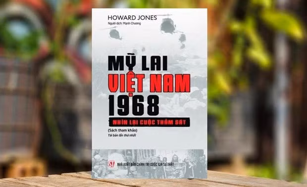 Version en vietnamien du livre « My Lai: Vietnam, 1968, and the Descent into Darkness ».