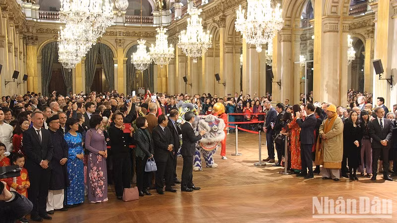 Le Têt vietnamien 2023 célébré dans un cadre exceptionnel, magnifique et somptueux de l'Hôtel de Ville de Paris. Photo : NDEL.