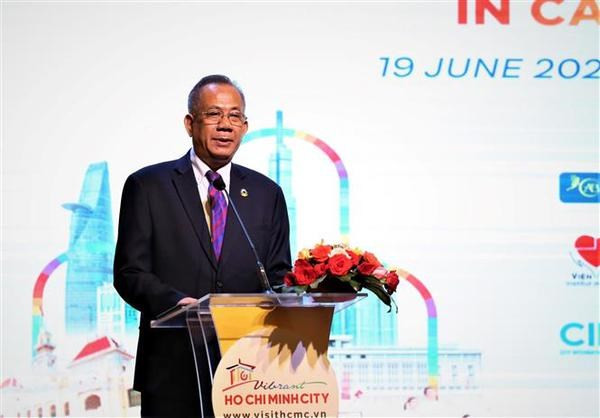 Le secrétaire d'État adjoint du Ministère cambodgien du Tourisme, Prak Chandara, à l'événement. Photo : VNA.
