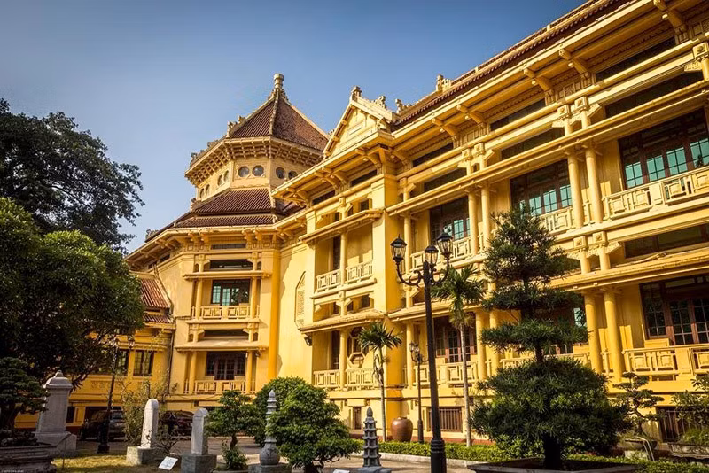 Le Musée d'histoire du Vietnam a été créé le 3 septembre 1958, sur la base de l'héritage du Musée Louis Finot conçu par les architectes C.Batteur et E.Hébrard en 1925, grand représentant du style architectural, un style qui allie les valeurs de l'architecture française avec valeurs architecturales autochtones. Photo : baoquocte.vn