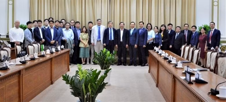 Des délégués lors de la séance de travail. Photo : dangcongsan.com.vn