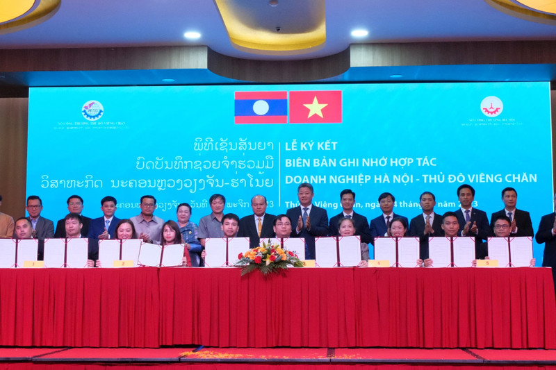 Cérémonie de signature des accords entre Hanoi et Vientiane. Photo : hanoimoi.com.vn