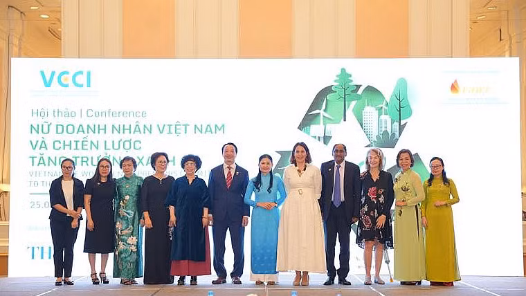 Des délégués lors du séminaire. Photo : baoquocte.vn