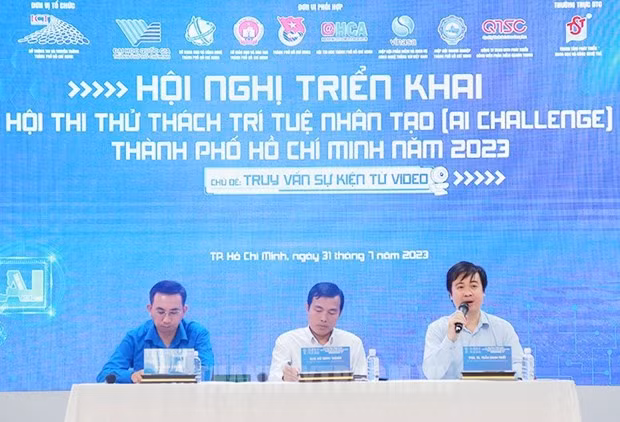 Lors de la conférence de presse sur le concours AI Challenge. Photo : VNA.