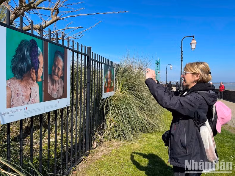 Une photo de Réhahn Croquevielle lors de l’exposition. Photo : NDEL
