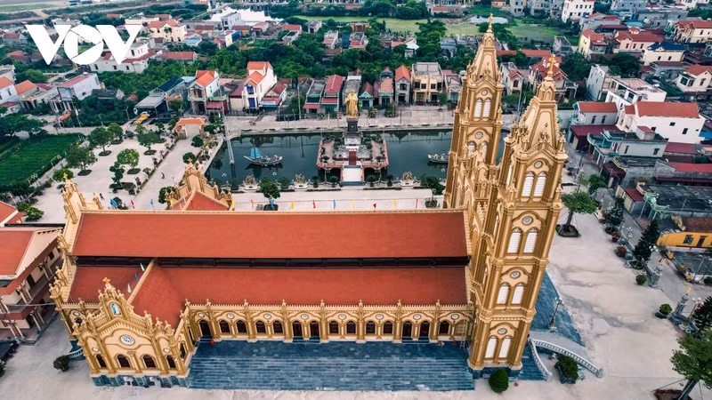 L’église Xuong Diên dans le district de Hai Hâu possède une combinaison d’architecture européenne et orientale.