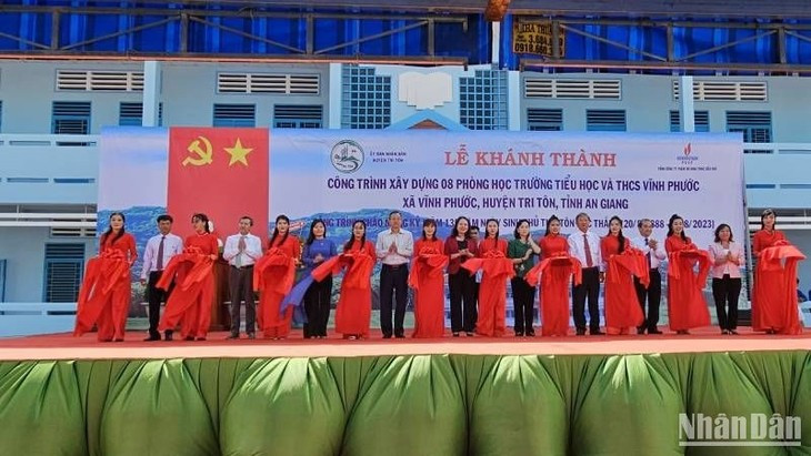 La cérémonie d'inauguration de 8 nouvelles salles de classe. Photo : NDEL.