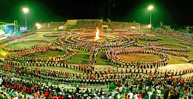La danse « xòe » des Thaï. Photo : VNA