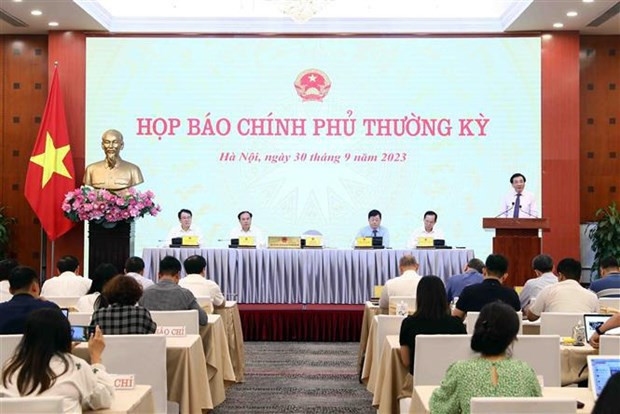 Panorama de la conférence de presse périodique du gouvernement dans l'après-midi du 30 septembre. Photo: VNA