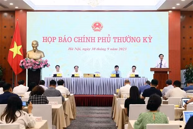Panorama de la conférence de presse périodique du gouvernement dans l'après-midi du 30 septembre. Photo: VNA