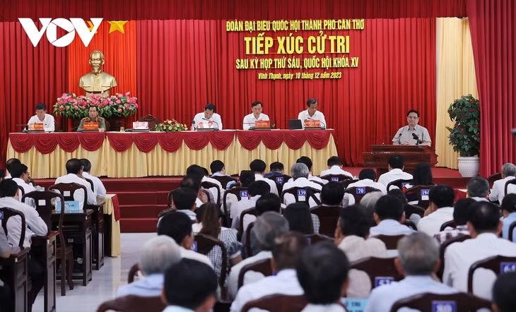 À la rencontre avec des électeurs de Cân Tho. Photo : VOV.