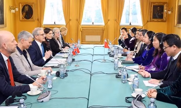 Entretien entre la Vice-Présidente Vo Thi Anh Xuân et le Premier ministre Jonas Gahr Store. Photo : VNA.