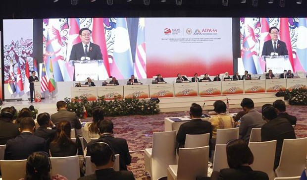 Vue d’ensemble de la première séance plénière de l’AIPA-44, à Jakarta, le 7 août. Photo : VNA