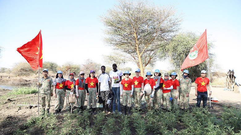 Les Casques bleus vietnamiennes participent activement à la promotion du modèle de soutien au développement agricole à Abyei. Photo : baoquocte.vn