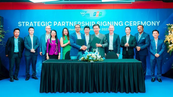 Cérémonie de signature de la coopération entre FPT et SAP, le 21 novembre à Hanoi. Photo : hanoimoi.com.vn