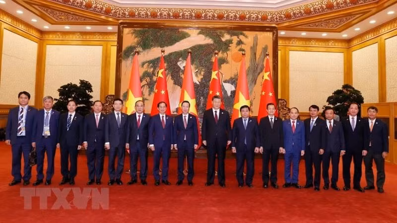 Le Président vietnamien, Vo Van Thuong, le Secrétaire général, Président de la République populaire de Chine, Xi Jinping, et les délégations de haut rang des deux pays. Photo : VNA.