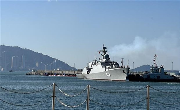 La frégate 016-Quang Trung au port de Ngong Shuen Chau, à Hong Kong (Chine). Photo: VNA