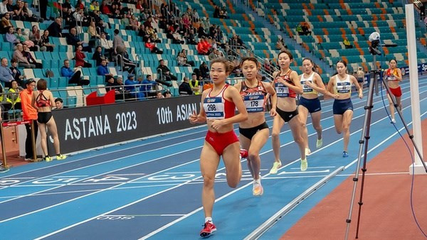 Nguyên Thi Oanh (298) a remporté la médaille d'or au 1.500 m féminin. Photo : webthethao.vn
