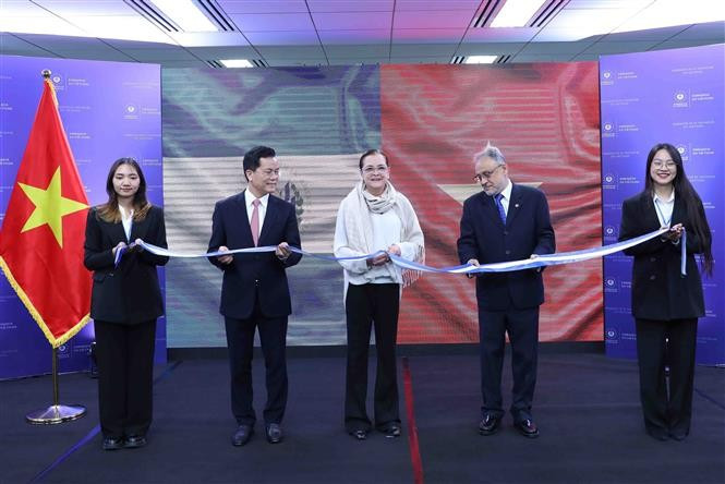 Cérémonie d’ouverture de l’ambassade du Salvador au Vietnam, 15 février à Hanoï. Photo : baoquocte.vn.