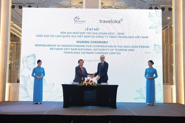 L'ANT du Vietnam et Traveloka ont signé un protocole d'accord pour renforcer les partenariats public-privé en faveur du développement durable du secteur touristique vietnamien. Photo : VNA.