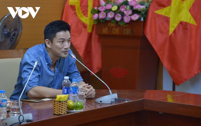 Le directeur de Google en charge du Vietnam, Marc Woole, lors de la séance de travail avec les responsables de la VOV à Hanoi. Photo : VOV.