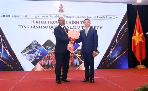 Lors de la cérémonie inaugurale du consulat général du Vanuatu à Hô Chi Minh-Ville. Photo : VNA.