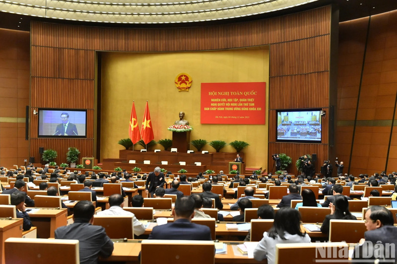 La Conférence nationale sur la Résolution du 8e Plénum du Parti est organisés en ligne et en présentiel. Photo : NDEL.