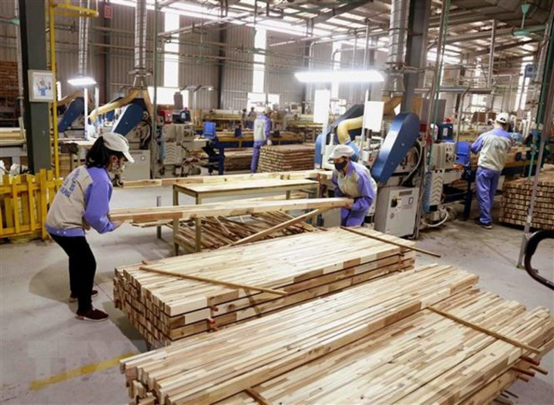 Au cours des deux premiers mois de l’année, le chiffre d’affaires des exportations de bois et de produits du bois vers le marché canadien s’élevait à environ 21,6 millions de dollars. Photo : VOV.
