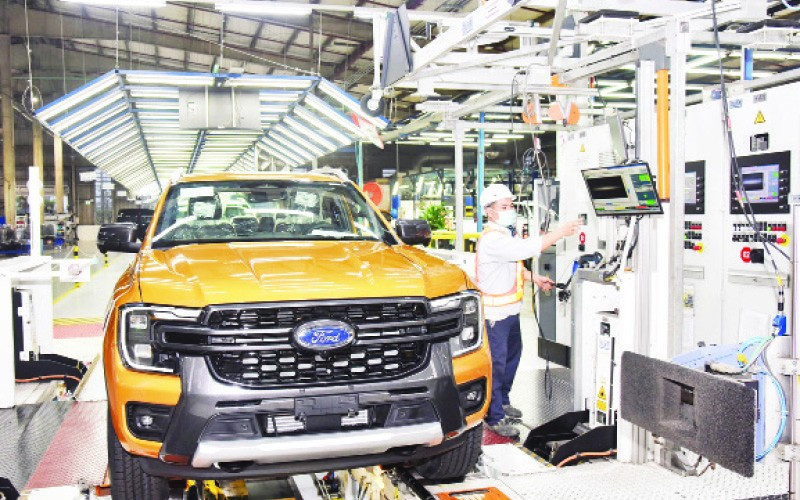 Dans l'usine de Ford à Hai Duong. Photo : NDEL.