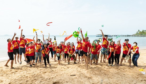 Le tourisme MICE implique de grands groupes et intègre diverses activités telles que le team building, les conférences et les dîners de gala. Photo : baotintuc.vn