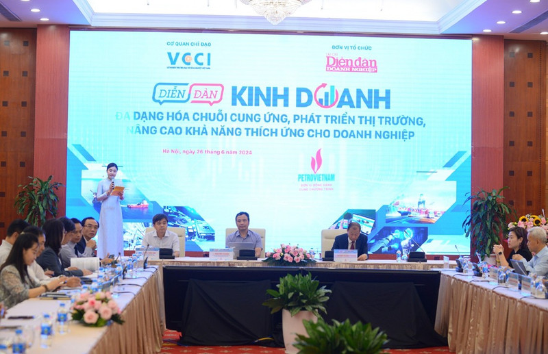 Forum ayant pour thème « Diversifier les chaînes d'approvisionnement, développer les marchés, améliorer l'adaptabilité des entreprises » organisé le 26 juin Hanoï. Photo : congthuong.vn