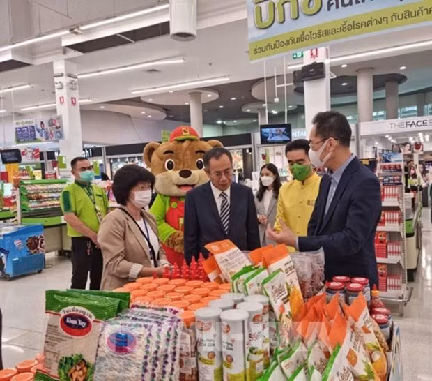 Des produits vietnamiens en vente dans un supermarché thaïlandais. Photo : VNA. 
