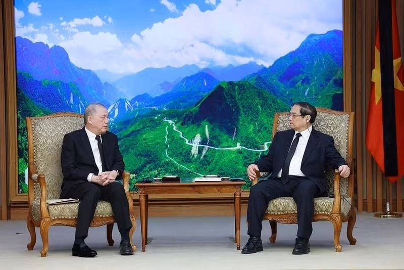 Le Premier ministre vietnamien Pham Minh Chinh (droite) et le vice-Premier ministre malaisien Fadillah Yusof. Photo : VNA.