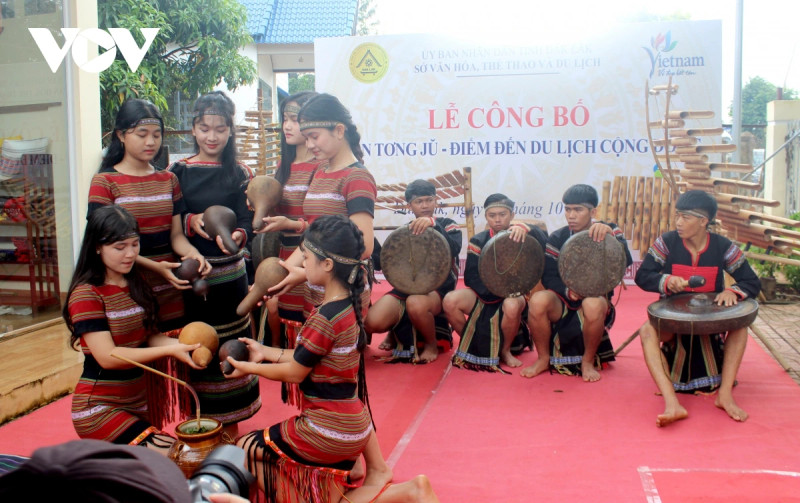 De nouveaux produits touristiques communautaires ont rendu le tourisme de Dak Lak différent des autres provinces de la région. Photo : VOV.