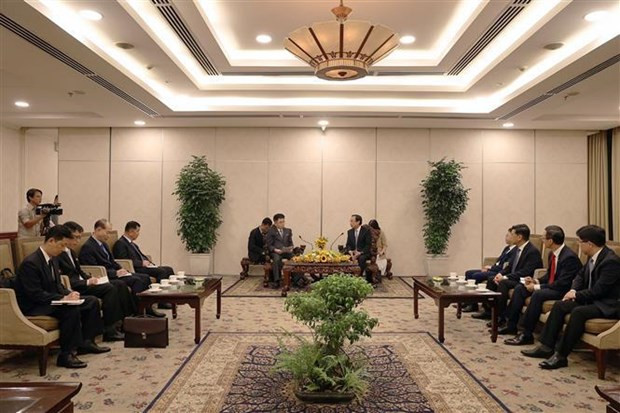 Rencontre entre Nguyên Van Nên, membre du Bureau politique, secrétaire du Comité municipal du PCV, et Kim Song Nam, membre suppléant du Bureau politique, chef du département international du Comité central du PTC. Photo: VNA