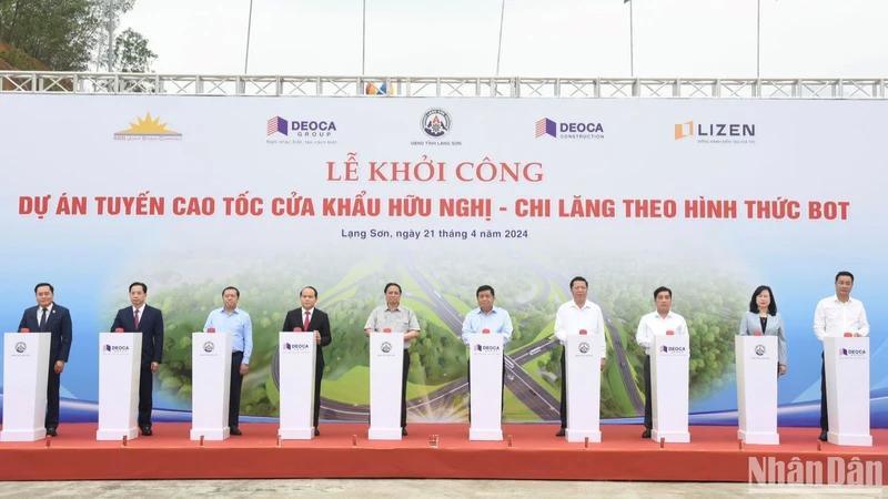 Cérémonie de mise en chantier de l'autoroute Huu Nghi - Chi Lang. Photo : NDEL.