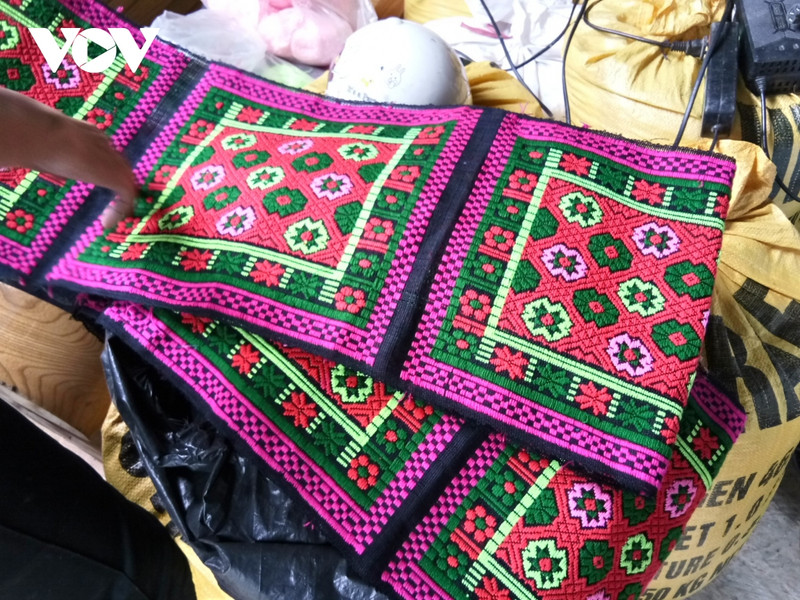 Le tissage du brocart des Tày à Cao Bang. Photo : VOV.