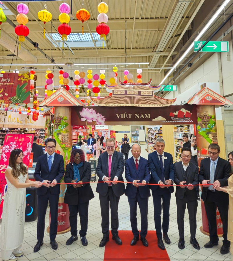 Cérémonie d’inauguration de la Semaine des produits à l'occasion du Nouvel An lunaire vietnamien en France. Photo : https://vneconomy.vn/