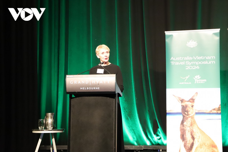 Martine Letts, directrice exécutive d’ AsiaLink prend la parole lors du récent Forum du tourisme Australie-Vietnam. Photo : VOV.